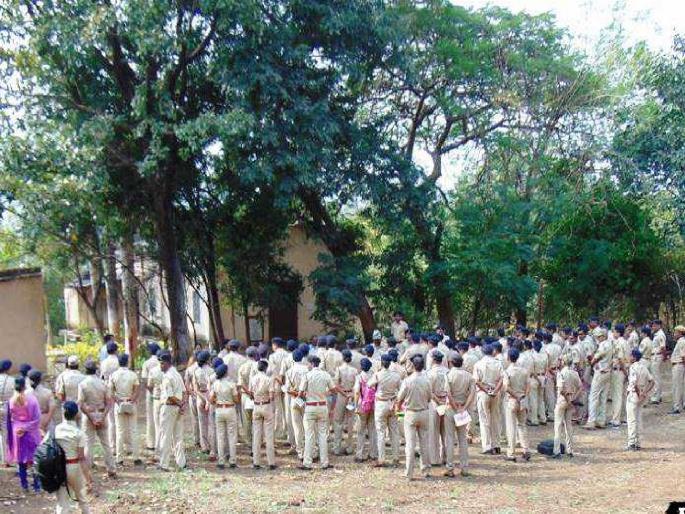 State Forest Department on Saline; Hundreds of posts of officers are vacant | राज्याचा वनविभाग सलाईनवर; अधिकाऱ्यांची शेकडो पदे रिक्त State Forest Department on Saline; Hundreds of posts of officers are vacant | राज्याचा वनविभाग सलाईनवर; अधिकाऱ्यांची शेकडो पदे रिक्त