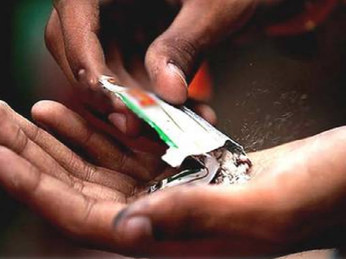 Gutka worth Rs 7.5 lakh seized in Faizpur | फैजपूरात साडेसात लाखाचा गुटखा जप्त Gutka worth Rs 7.5 lakh seized in Faizpur | फैजपूरात साडेसात लाखाचा गुटखा जप्त