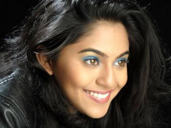 The actress became the director, the new innings of Mrinal Deshpande | अभिनेत्री बनली दिग्दर्शिका, मृण्मयी देशपांडेची नवी इनिंग The actress became the director, the new innings of Mrinal Deshpande | अभिनेत्री बनली दिग्दर्शिका, मृण्मयी देशपांडेची नवी इनिंग