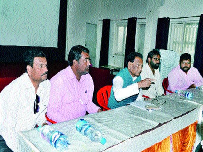 Babasaheb Ambedkar's statue can not be built | बाबासाहेब आंबेडकर यांचा पुतळा उभारण्यास टाळाटाळ Babasaheb Ambedkar's statue can not be built | बाबासाहेब आंबेडकर यांचा पुतळा उभारण्यास टाळाटाळ