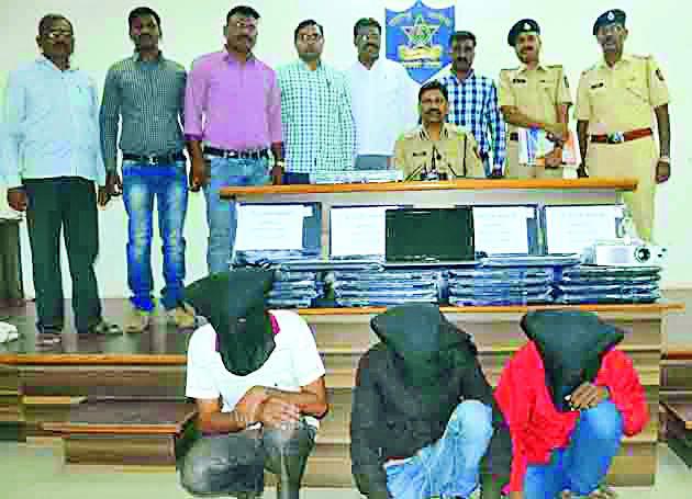 Ex-student stole Jawahar Navodi's laptop | माजी विद्यार्थ्याने चोरले जवाहर नवोदयचे लॅपटॉप