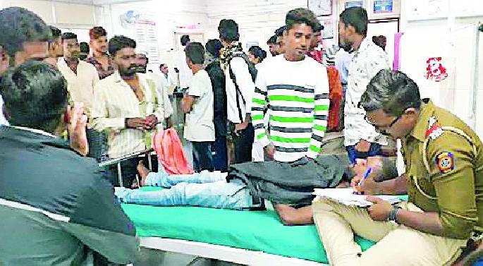 The young man was stabbed with a knife | तरुणाला चाकूने भोसकले The young man was stabbed with a knife | तरुणाला चाकूने भोसकले
