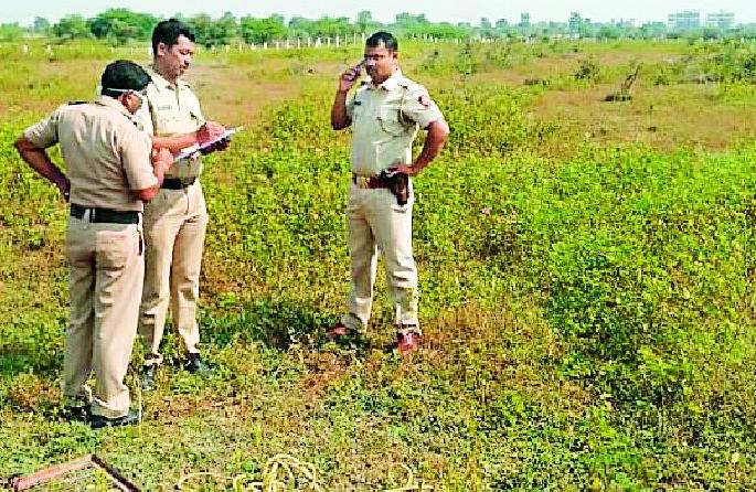 A woman without head found | मुंडके छाटलेले महिलेचे धड आढळले A woman without head found | मुंडके छाटलेले महिलेचे धड आढळले