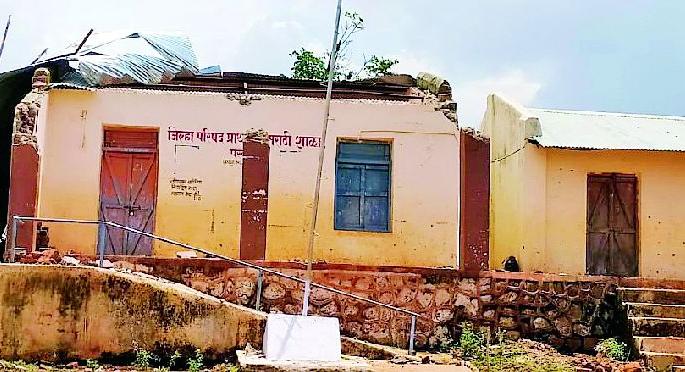 Fall of 89 schools | ८९ शाळांची पडझड Fall of 89 schools | ८९ शाळांची पडझड