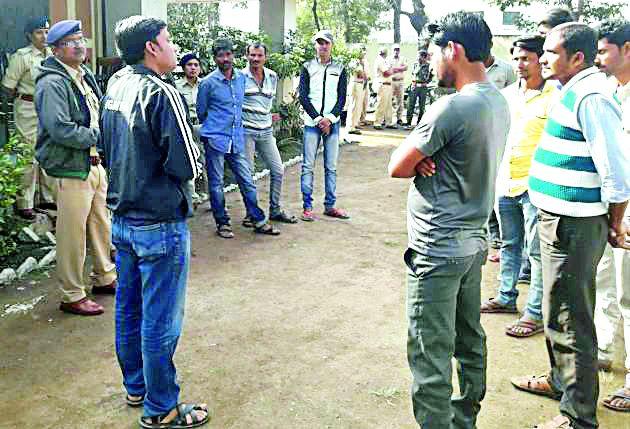 Tourists respond to Pohra-Chirodit Jungle Safari | पोहरा-चिरोडीत जंगल सफारीला पर्यटकांचा प्रतिसाद