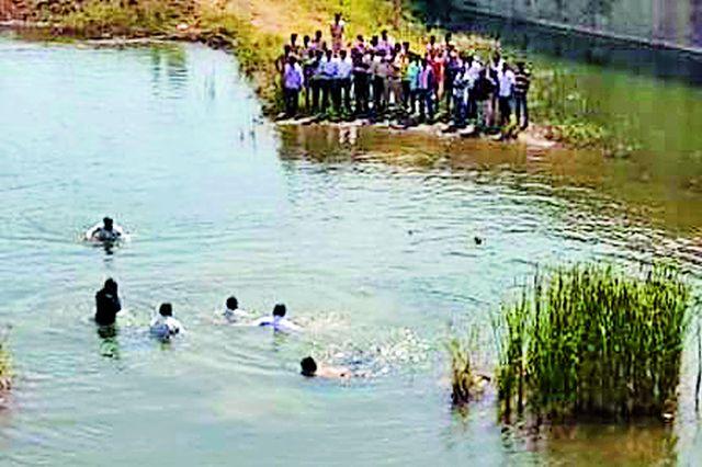 11 people took part in the Pandari project | पंढरी प्रकल्पात ११ जणांनी घेतल्या उड्या 11 people took part in the Pandari project | पंढरी प्रकल्पात ११ जणांनी घेतल्या उड्या