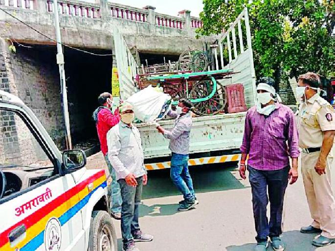 Elimination of encroachments on the main road | मुख्य मार्गावरील अतिक्रमण निर्मूलन