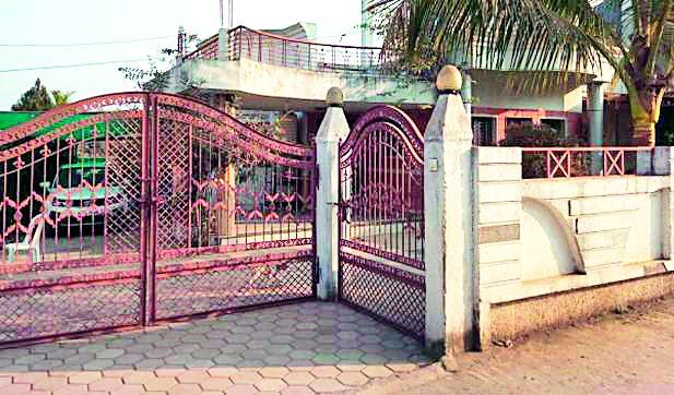 Police search operation in Rajkumar Patel's house | राजकुमार पटेलांच्या घरात पोलिसांचे सर्च आॅपरेशन