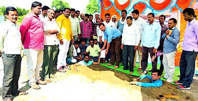 Half the movement of the Congress | काँग्रेसचे अर्धदफन आंदोलन Half the movement of the Congress | काँग्रेसचे अर्धदफन आंदोलन