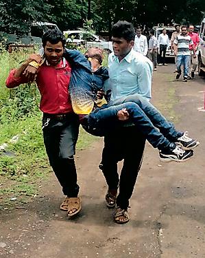 16 hours walk to the facilities | सुविधांसाठी १६ तासांची पायपीट 16 hours walk to the facilities | सुविधांसाठी १६ तासांची पायपीट