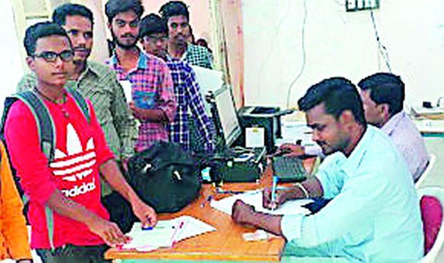 ITI's students' trend | आयटीआयकडे विद्यार्थ्यांचा कल ITI's students' trend | आयटीआयकडे विद्यार्थ्यांचा कल