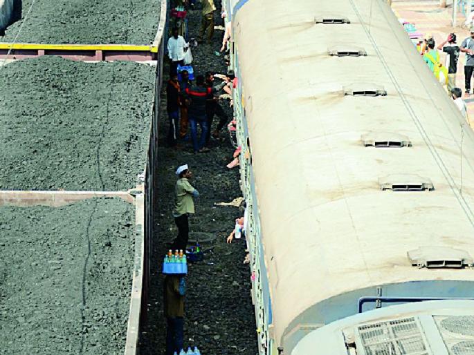 Badnera railway station is unsafe | बडनेरा रेल्वेस्थानक असुरक्षितच Badnera railway station is unsafe | बडनेरा रेल्वेस्थानक असुरक्षितच