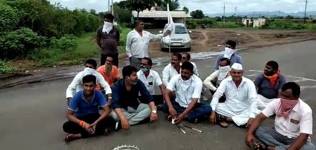 Rasta Rocco movement at Ondane | औंदाणे येथे रास्ता रोको आंदोलन Rasta Rocco movement at Ondane | औंदाणे येथे रास्ता रोको आंदोलन