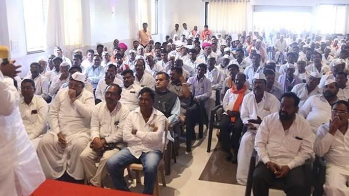 Utilizing labor, let's take a positive role in solving the problems of litigation | उसतोड मजूर, मुकादमांच्या अडचणी सोडविण्यासाठी सकारात्मक भूमिका घेऊ Utilizing labor, let's take a positive role in solving the problems of litigation | उसतोड मजूर, मुकादमांच्या अडचणी सोडविण्यासाठी सकारात्मक भूमिका घेऊ