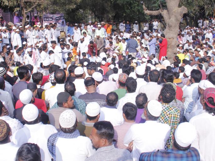 Movement with black ribbons led by Jamiat Ulema-e-Hind | जमियत उलेमा-ए-हिंदच्या नेतृत्वाखाली काळ्या फिती लावून आंदोलन Movement with black ribbons led by Jamiat Ulema-e-Hind | जमियत उलेमा-ए-हिंदच्या नेतृत्वाखाली काळ्या फिती लावून आंदोलन