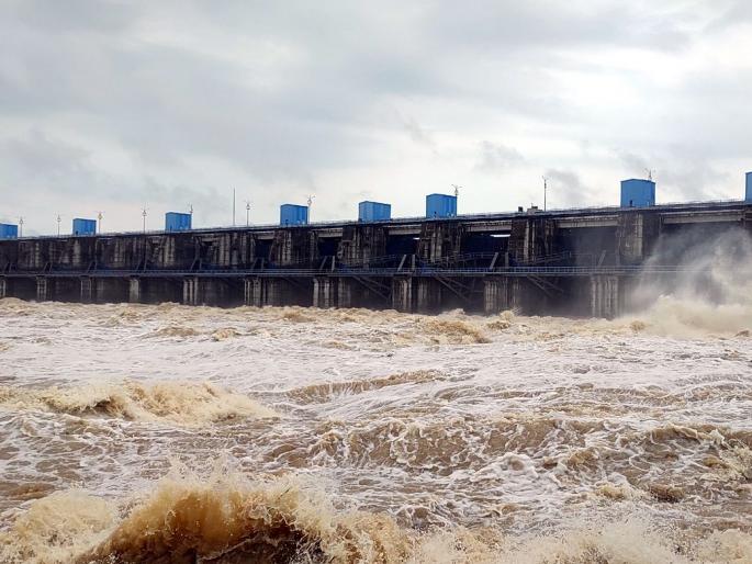 Heavy rains in Bhandara district, all 33 gates of Gosekhurd opened | भंडारा जिल्ह्यात अतिवृष्टी, गोसेखुर्दचे सर्व ३३ दरवाजे उघडले Heavy rains in Bhandara district, all 33 gates of Gosekhurd opened | भंडारा जिल्ह्यात अतिवृष्टी, गोसेखुर्दचे सर्व ३३ दरवाजे उघडले