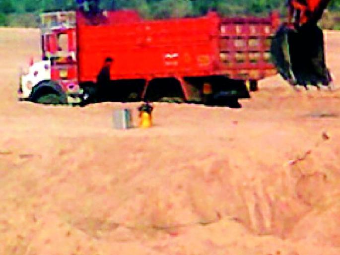 No sand was found for construction | बांधकामासाठी रेती मिळेना