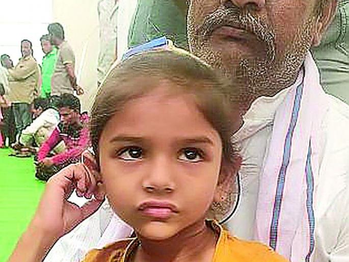 Dear Chandrasekhar, Sashrunayan's last farewell | लाडक्या चंद्रशेखरला साश्रूनयनांनी अखेरचा निराेप Dear Chandrasekhar, Sashrunayan's last farewell | लाडक्या चंद्रशेखरला साश्रूनयनांनी अखेरचा निराेप
