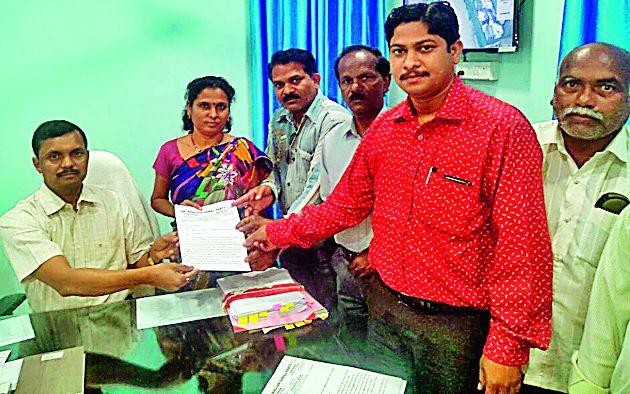 Give jobs to the unemployed | बेरोजगारांना रोजगार द्या Give jobs to the unemployed | बेरोजगारांना रोजगार द्या