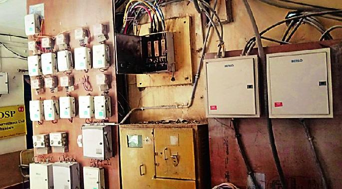 Mini Ministry Power supply throughout the day | मिनी मंत्रालयाचा वीज पुरवठा दिवसभर गुल Mini Ministry Power supply throughout the day | मिनी मंत्रालयाचा वीज पुरवठा दिवसभर गुल