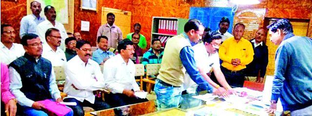 To solve the problems of primary teachers | प्राथमिक शिक्षकांच्या समस्या सोडविणार To solve the problems of primary teachers | प्राथमिक शिक्षकांच्या समस्या सोडविणार