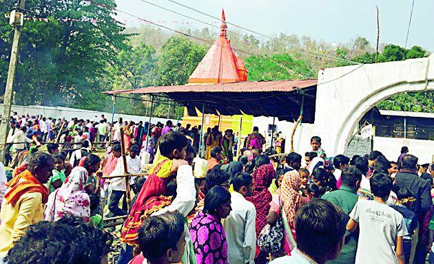 The crowd of devotees of 'Harhar Mahadev' | ‘हरहर महादेव’च्या गजरात भाविकांची अलोट गर्दी The crowd of devotees of 'Harhar Mahadev' | ‘हरहर महादेव’च्या गजरात भाविकांची अलोट गर्दी