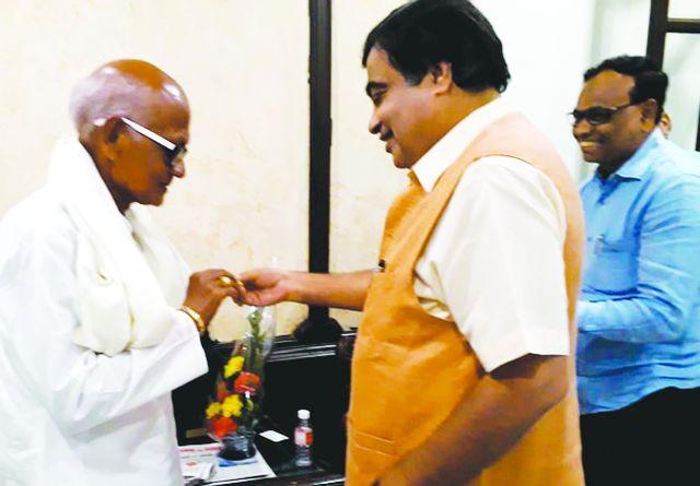 Apply for six thousand crores | सहा हजार कोटींची कामे मार्गी लावा Apply for six thousand crores | सहा हजार कोटींची कामे मार्गी लावा