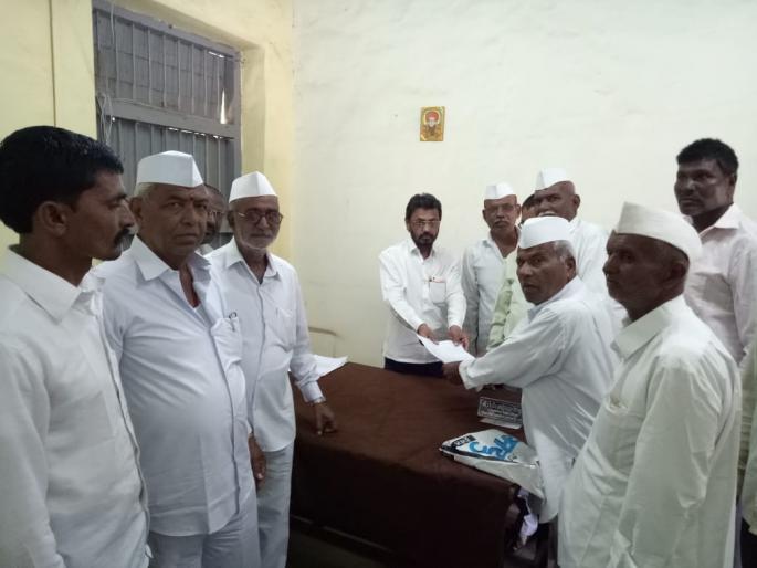 Demand for action against a member who is trying to disrupt development works | विकास कामांना खीळ घालणाऱ्या सदस्यावर कारवाईची मागणी Demand for action against a member who is trying to disrupt development works | विकास कामांना खीळ घालणाऱ्या सदस्यावर कारवाईची मागणी