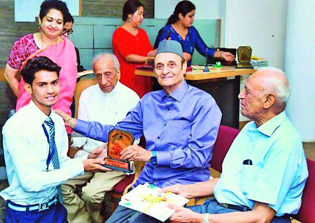 Ghulam Ali Khan received the National Award | गुलामअली खान याला राष्ट्रीय पुरस्कार Ghulam Ali Khan received the National Award | गुलामअली खान याला राष्ट्रीय पुरस्कार