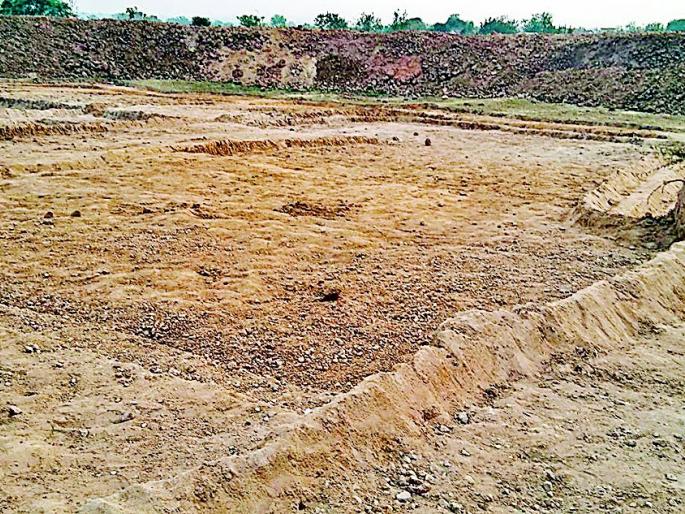 Bogus laborers depicting Bodi's room | बोडी खोलीकरणाच्या कामात दाखविले बोगस मजूर Bogus laborers depicting Bodi's room | बोडी खोलीकरणाच्या कामात दाखविले बोगस मजूर