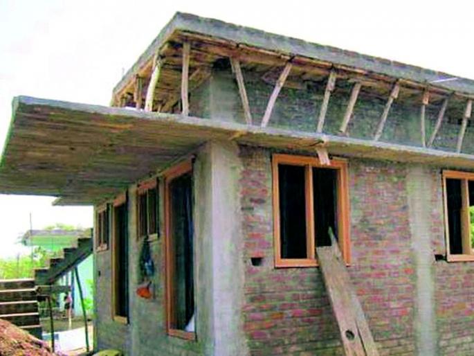 Hunger time on construction workers | बांधकाम कामागारांवर उपासमारीची वेळ Hunger time on construction workers | बांधकाम कामागारांवर उपासमारीची वेळ