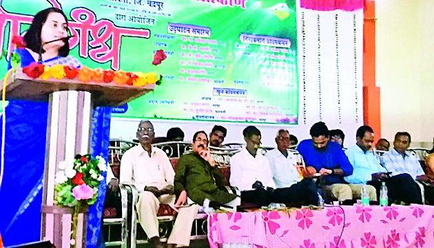 Contemporary realism should be a subject of poetry | समकालीन वास्तव कवितेचा विषय व्हावा Contemporary realism should be a subject of poetry | समकालीन वास्तव कवितेचा विषय व्हावा