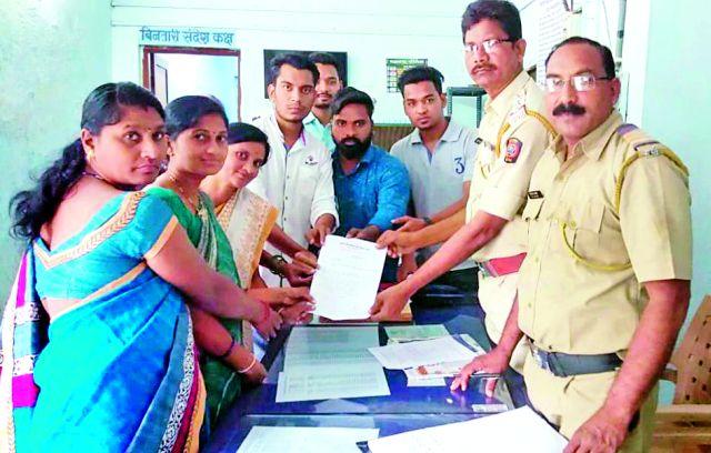 Immediately arrest those who burn constitution! | संविधान जाळणाऱ्यांना तातडीने अटक करा! Immediately arrest those who burn constitution! | संविधान जाळणाऱ्यांना तातडीने अटक करा!