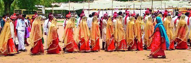Mass marriages celebration of 71 couples | ७१ जोडप्यांचा सामूहिक विवाह सोहळा