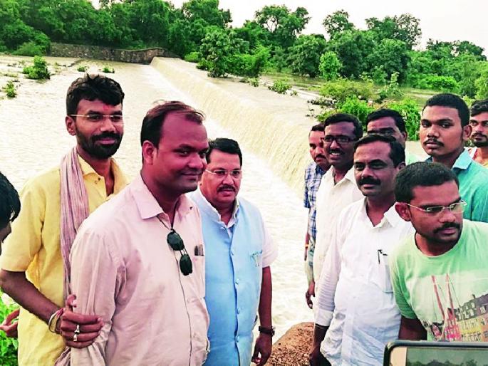 Asola lamb fascinates the staff | आसोलामेंढाची वडेट्टीवारांना भुरळ