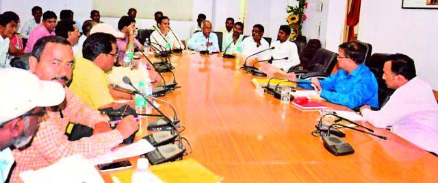 Resolve the problems of project affected people! | प्रकल्पग्रस्तांच्या समस्या तात्काळ सोडवा! Resolve the problems of project affected people! | प्रकल्पग्रस्तांच्या समस्या तात्काळ सोडवा!