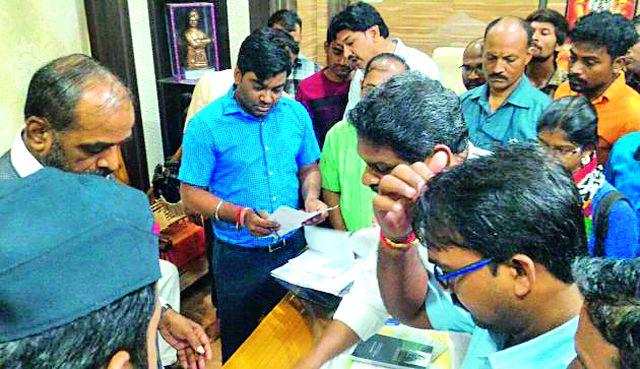 Increase gratuity and travel allowance | मानधन व प्रवास भत्त्यात वाढ करा Increase gratuity and travel allowance | मानधन व प्रवास भत्त्यात वाढ करा