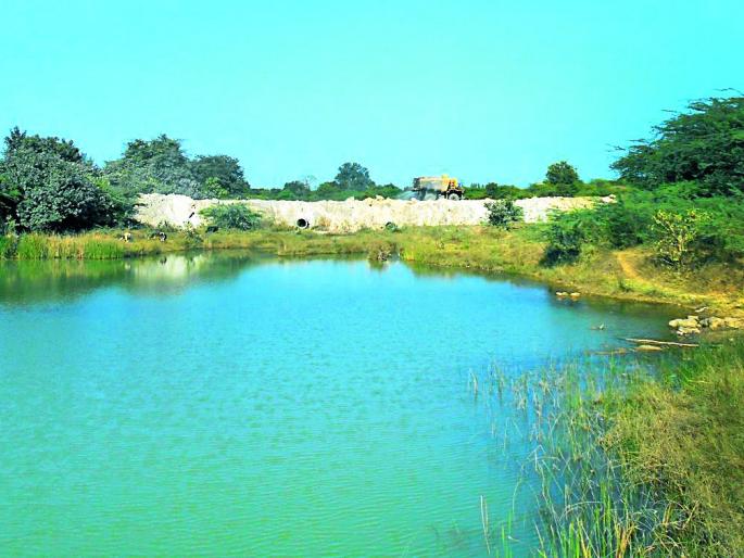 Waikolin blocked the Irai river flow | वेकोलिने अडविला इरई नदीचा प्रवाह Waikolin blocked the Irai river flow | वेकोलिने अडविला इरई नदीचा प्रवाह