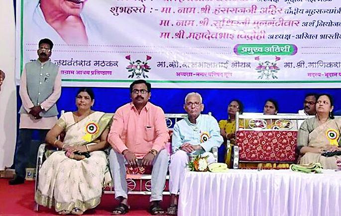 The idea of Acharya Vinob is inspirational | आचार्य विनोबांचे विचार प्रेरणादायी The idea of Acharya Vinob is inspirational | आचार्य विनोबांचे विचार प्रेरणादायी