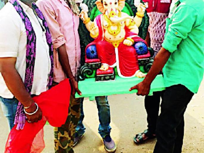 Installation in Bappa's Mangal environment | बाप्पाची मंगलमय वातावरणात प्रतिष्ठापना Installation in Bappa's Mangal environment | बाप्पाची मंगलमय वातावरणात प्रतिष्ठापना