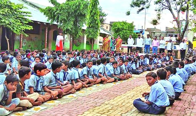 Increase in number of students in Degaon School due to innovative activities | नावीन्यपूर्ण उपक्रमामुळे देगावच्या शाळेत विद्यार्थी संख्येत वाढ Increase in number of students in Degaon School due to innovative activities | नावीन्यपूर्ण उपक्रमामुळे देगावच्या शाळेत विद्यार्थी संख्येत वाढ