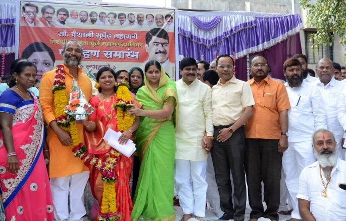 Leader of Opposition in the Dhule Municipal Corporation Vaishali Lahamgeni has accepted the charge | धुळे महापालिकेत विरोधी पक्षनेत्या वैशाली लहामगेंनी स्विकारला पदभार Leader of Opposition in the Dhule Municipal Corporation Vaishali Lahamgeni has accepted the charge | धुळे महापालिकेत विरोधी पक्षनेत्या वैशाली लहामगेंनी स्विकारला पदभार