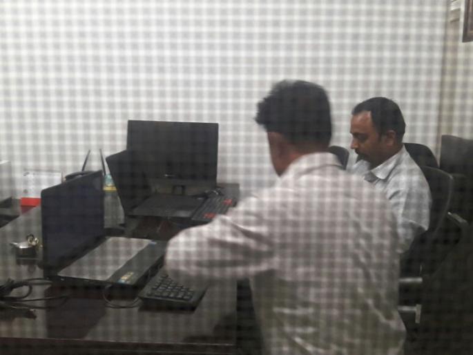 Three engineers of Public Works Department in Nashik were arrested for accepting bribe | नाशिकमधील सार्वजनिक बांधकाम विभागाच्या तीन अभियंत्यांना लाच घेताना रंगेहाथ अटक Three engineers of Public Works Department in Nashik were arrested for accepting bribe | नाशिकमधील सार्वजनिक बांधकाम विभागाच्या तीन अभियंत्यांना लाच घेताना रंगेहाथ अटक