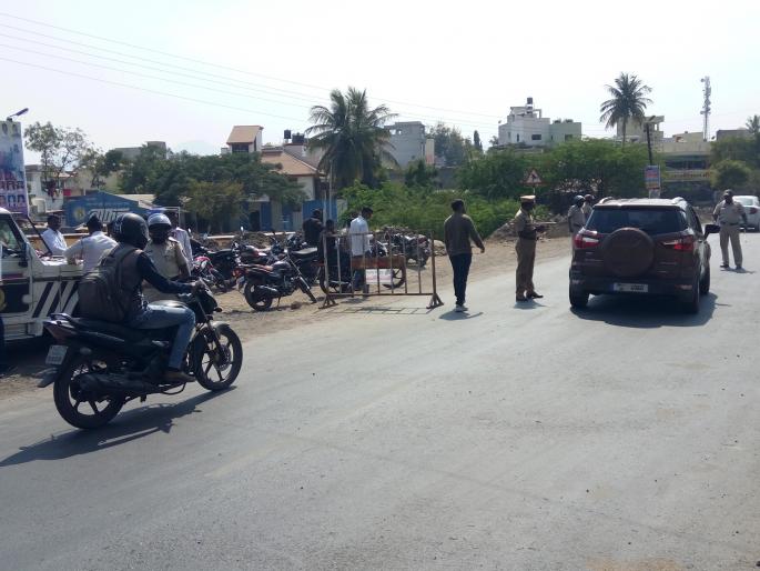 Helmets forced to recover penalty of Rs one lakh | हेल्मेट सक्ती मोहिममुळे सव्वा लाखांची दंड वसुली Helmets forced to recover penalty of Rs one lakh | हेल्मेट सक्ती मोहिममुळे सव्वा लाखांची दंड वसुली