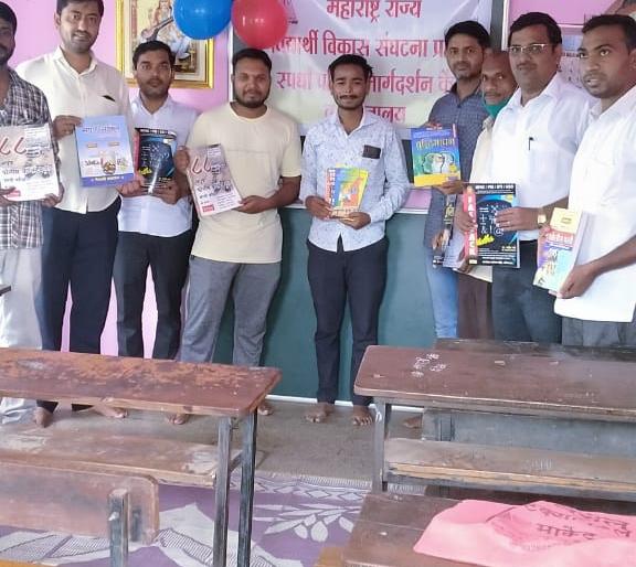 Library started by Student Development Association | विद्यार्थी विकास संघटनेतर्फे वाचनालय सुरू Library started by Student Development Association | विद्यार्थी विकास संघटनेतर्फे वाचनालय सुरू
