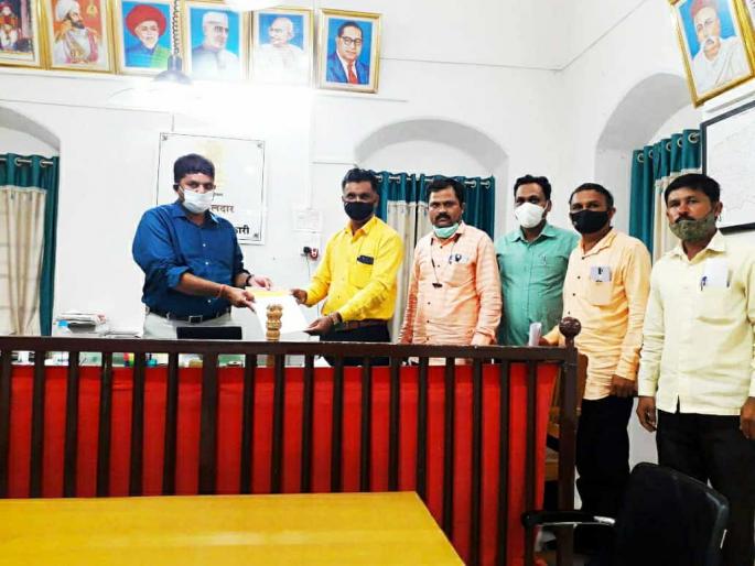 Allow students to open schools by vaccinating them | विद्यार्थ्यांचे लसीकरण करून शाळा उघडण्याची परवानगी द्या Allow students to open schools by vaccinating them | विद्यार्थ्यांचे लसीकरण करून शाळा उघडण्याची परवानगी द्या