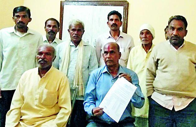 Wages for power tower constructions | वीज टॉवर उभारणीचा मोबदला द्या Wages for power tower constructions | वीज टॉवर उभारणीचा मोबदला द्या