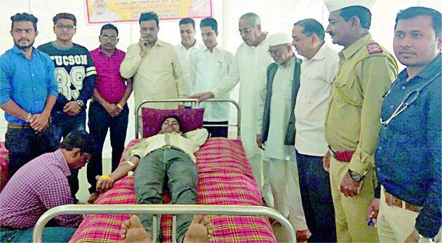 Blood donation of 101 youths in Khurkhed | कुरखेडात १०१ युवकांचे रक्तदान Blood donation of 101 youths in Khurkhed | कुरखेडात १०१ युवकांचे रक्तदान