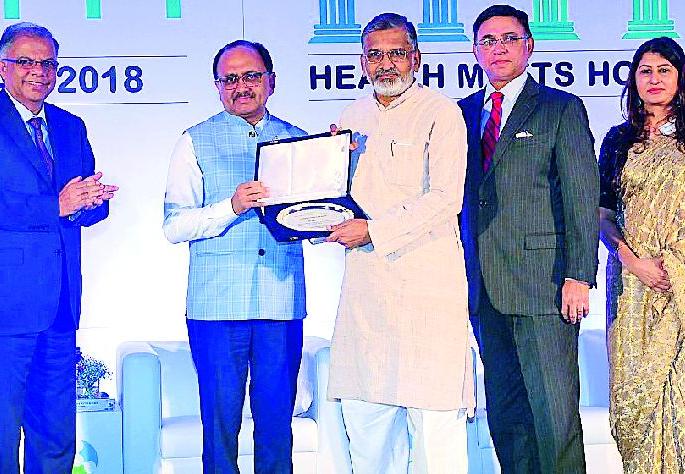 Drug companies have been opposing alcohol and tobacco production | दारू आणि तंबाखू निर्मितीला औषध कंपन्यांनी विरोध करावा Drug companies have been opposing alcohol and tobacco production | दारू आणि तंबाखू निर्मितीला औषध कंपन्यांनी विरोध करावा