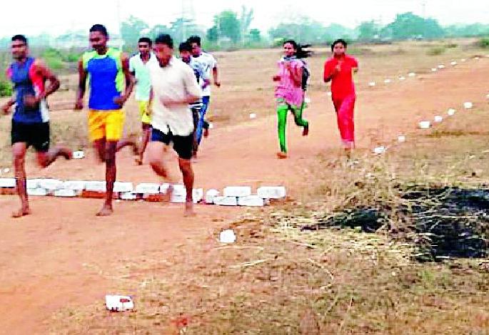 Self-help is the way to success in youth | स्वयंप्रेरणेने तरुणांनी आखला यशाचा मार्ग Self-help is the way to success in youth | स्वयंप्रेरणेने तरुणांनी आखला यशाचा मार्ग